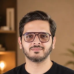 Shahmir Farooq, Sr. Communication Designer
